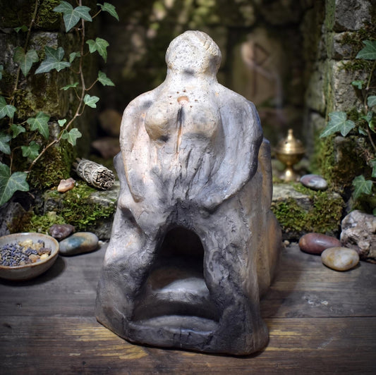 Göttin Holda Skulptur Keramik | Frau Holle Figur Altar | Wandlung Baum zur Göttin mit Holunderblüte & Treppe Unterwelt 2kg SKU301