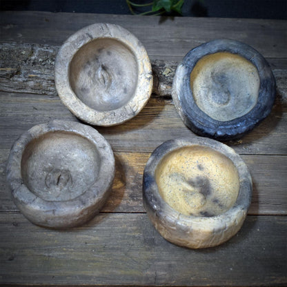 Räucherschale Keramik archaisch | Räuchergefäß mit weiblicher oder männlicher Symbolik | Altar Schale für Rituale Räucherwerk 10cm RÄG097