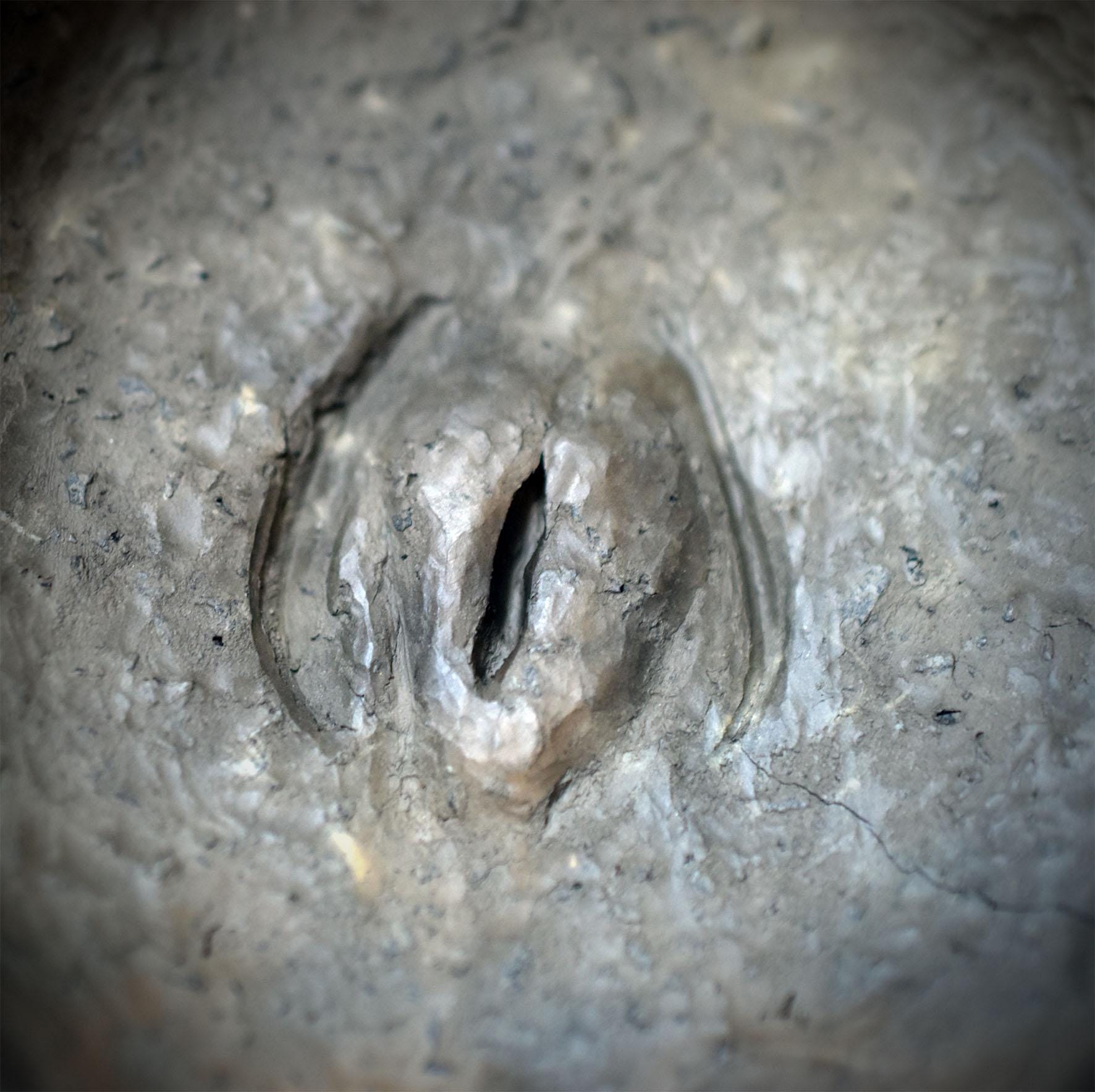 Räucherschale Keramik archaisch | Räuchergefäß mit weiblicher oder männlicher Symbolik | Altar Schale für Rituale Räucherwerk 10cm RÄG097