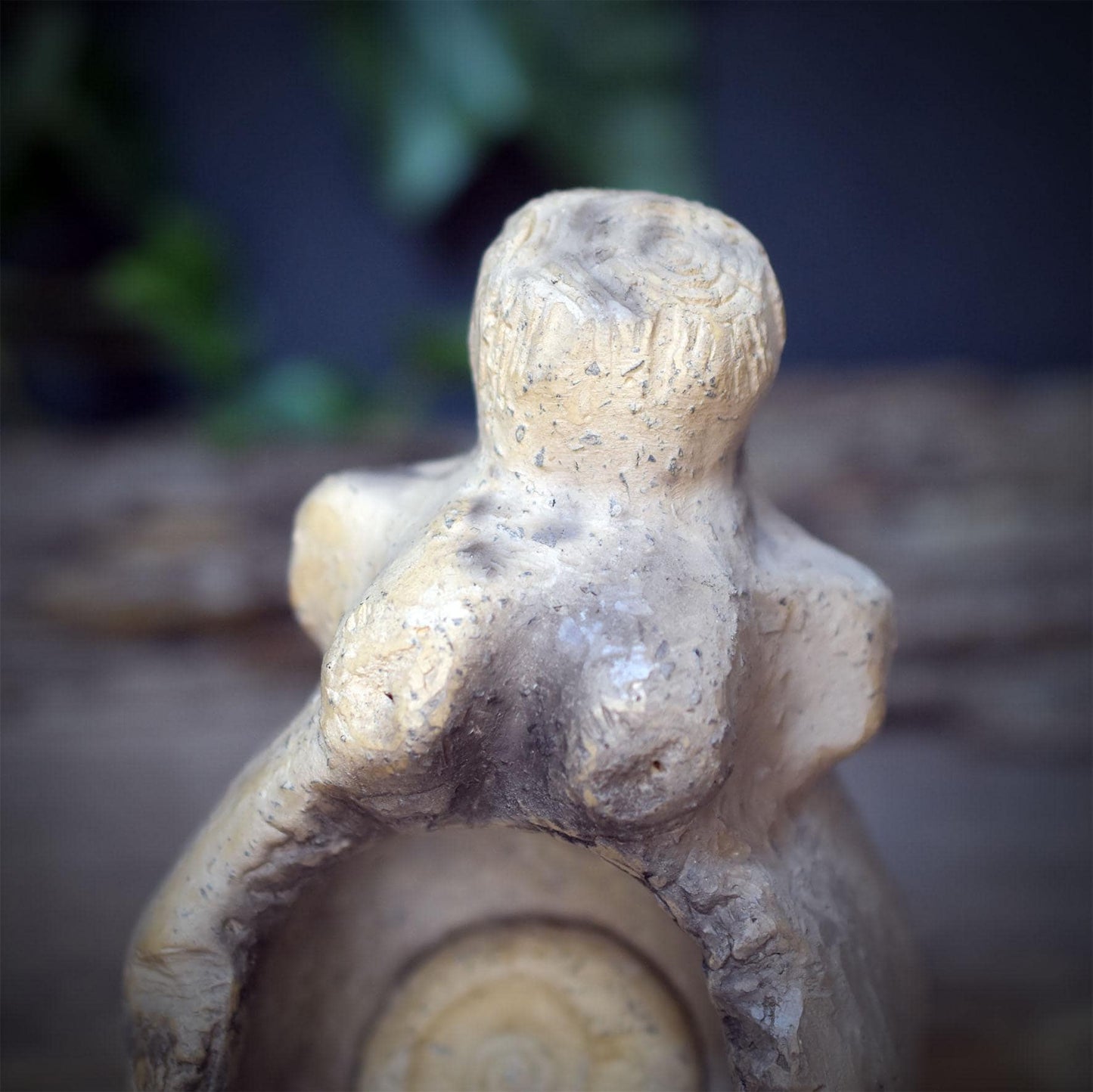 Göttin Skulptur Keramik mit Ammonit | Erdmutter Venus Figur mit Höhle im Schoß | Spirituelle Altar Deko Natur Pagan Ritual 800g SKU310