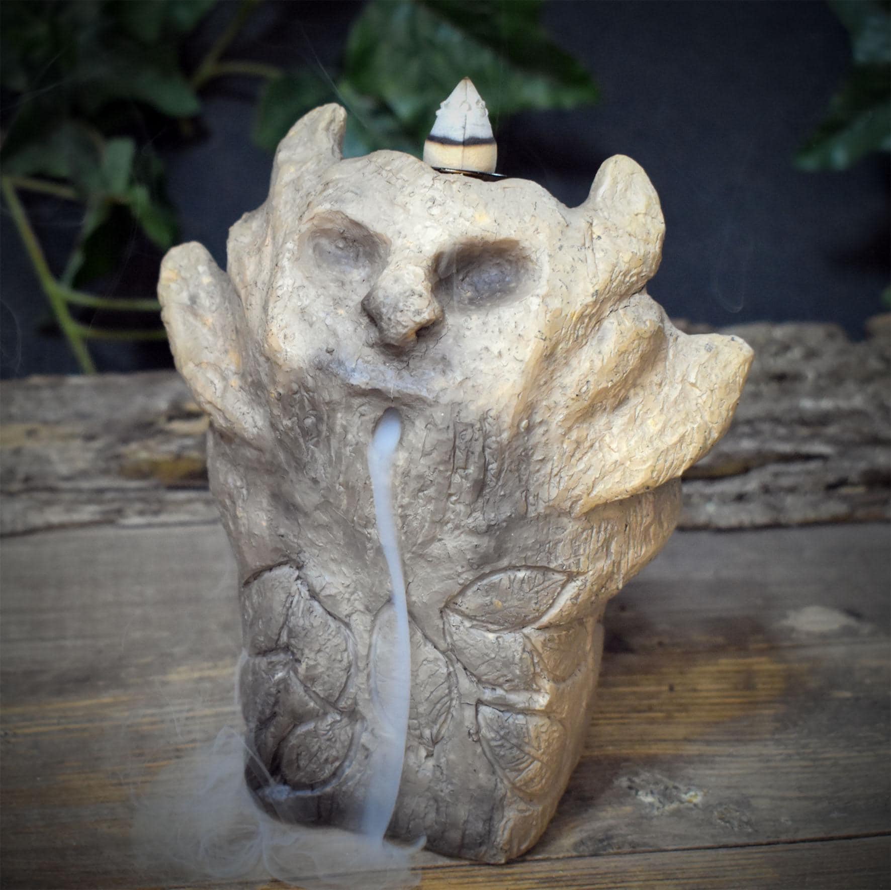 Cernunnos Rückfluss Räucherkegelhalter Keramik | Rauchwasserfall Gehörnter Gott | Keltischer Waldgott Altar Deko Ritual 950g RÄH075