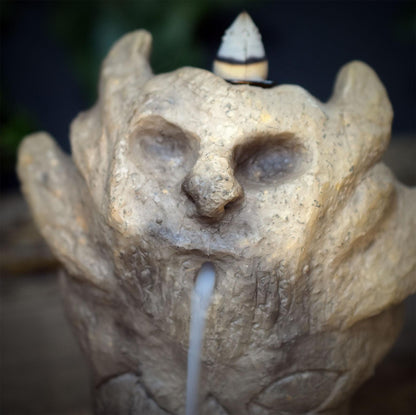 Cernunnos Rückfluss Räucherkegelhalter Keramik | Rauchwasserfall Gehörnter Gott | Keltischer Waldgott Altar Deko Ritual 950g RÄH075