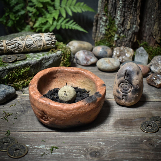 Ostara Set – Archaisches Ritualobjekt aus traditionell gebranntem Ton für Neubeginn