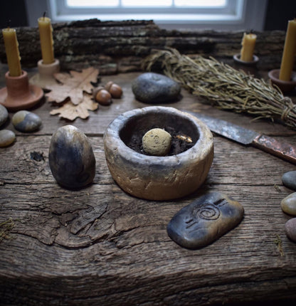 Neubeginn – Ostara Set aus Ton - Ei · Saat-Schale · Altarstein mit Seedball