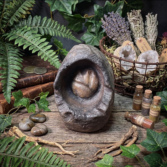 Handgemachtes Osterei aus Ton mit Inlay Tonrelief – Einzigartige, rustikale Osterdekoration