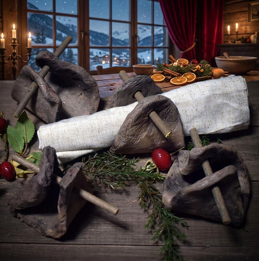 Archaische Tischkultur – Handgemachte Serviettenringe aus Ton mit Holzstab - Art.Nr.: SRT004