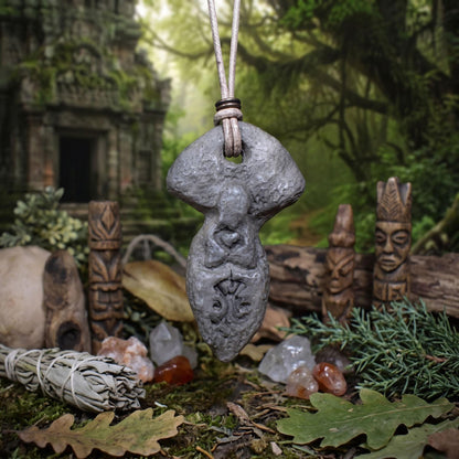 Einzigartiger Rauchbrand Amulett Talisman - Göttin der Träume mit einem Leder- oder Baumwollband