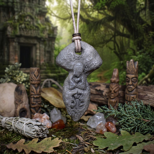 Einzigartiger Rauchbrand Amulett Talisman - Göttin der Träume mit einem Leder- oder Baumwollband