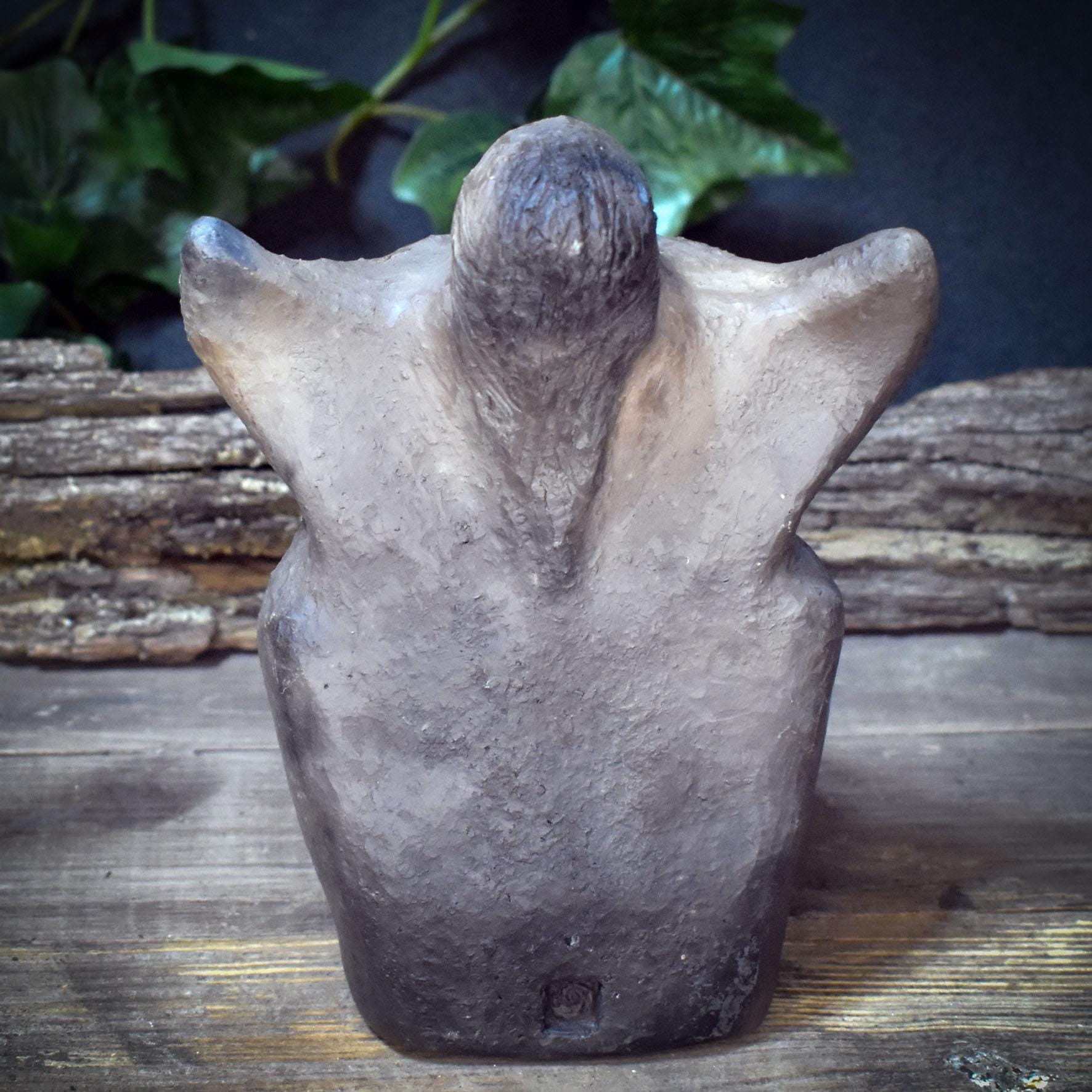 Wintergöttin Skulptur Keramik | Perchta Cailleach Figur | Spirituelle Deko & Altar Figur Rauhnächte Yule Handgefertigt 1,35kg - SKU303