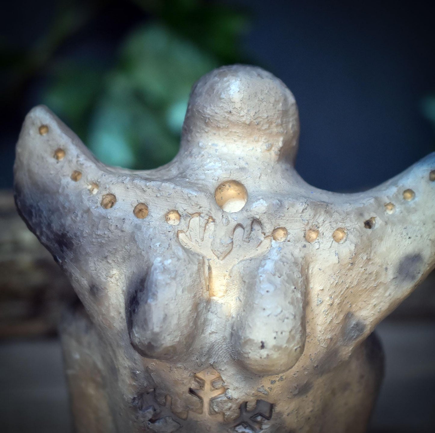 Wintergöttin Skulptur Keramik | Perchta Cailleach Figur | Spirituelle Deko & Altar Figur Rauhnächte Yule Handgefertigt 1,35kg - SKU303