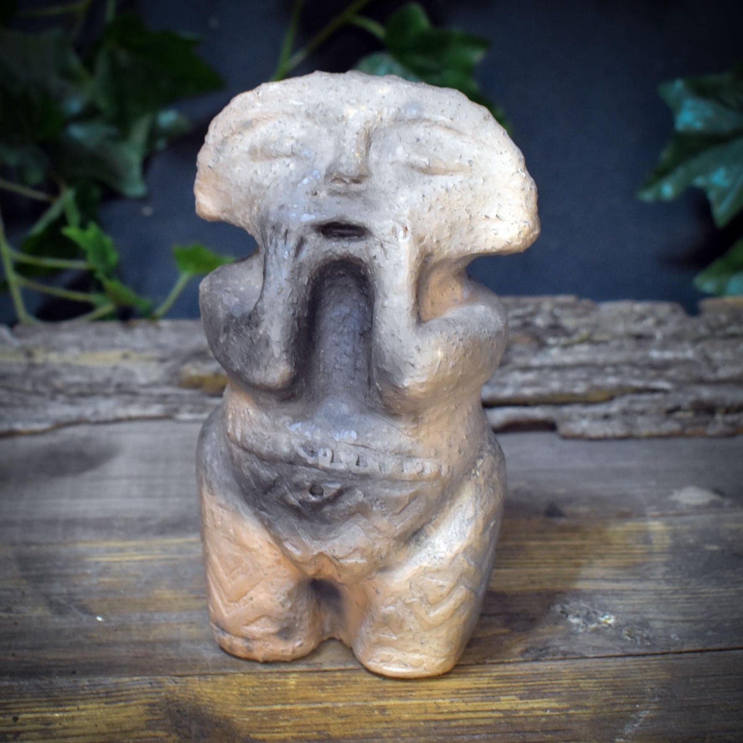 Taíno Skulptur aus Ton – Spirituelle Altarfigur & Schamanisches Kraftobjekt, Taíno Kultur Inspiration, 920g SKU308
