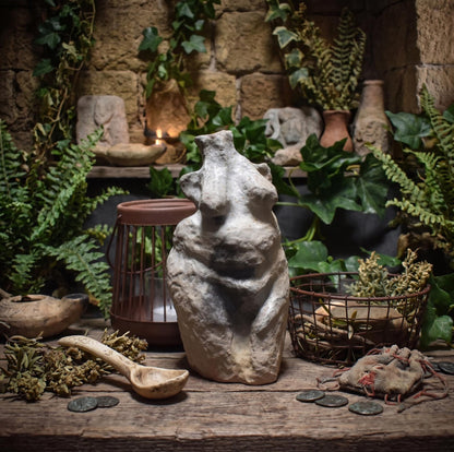Venus Statue aus Keramik, archaische Göttin Figur handgemacht, Urgöttin Skulptur aus Ton für den Altar, spirituelle Deko SKU276