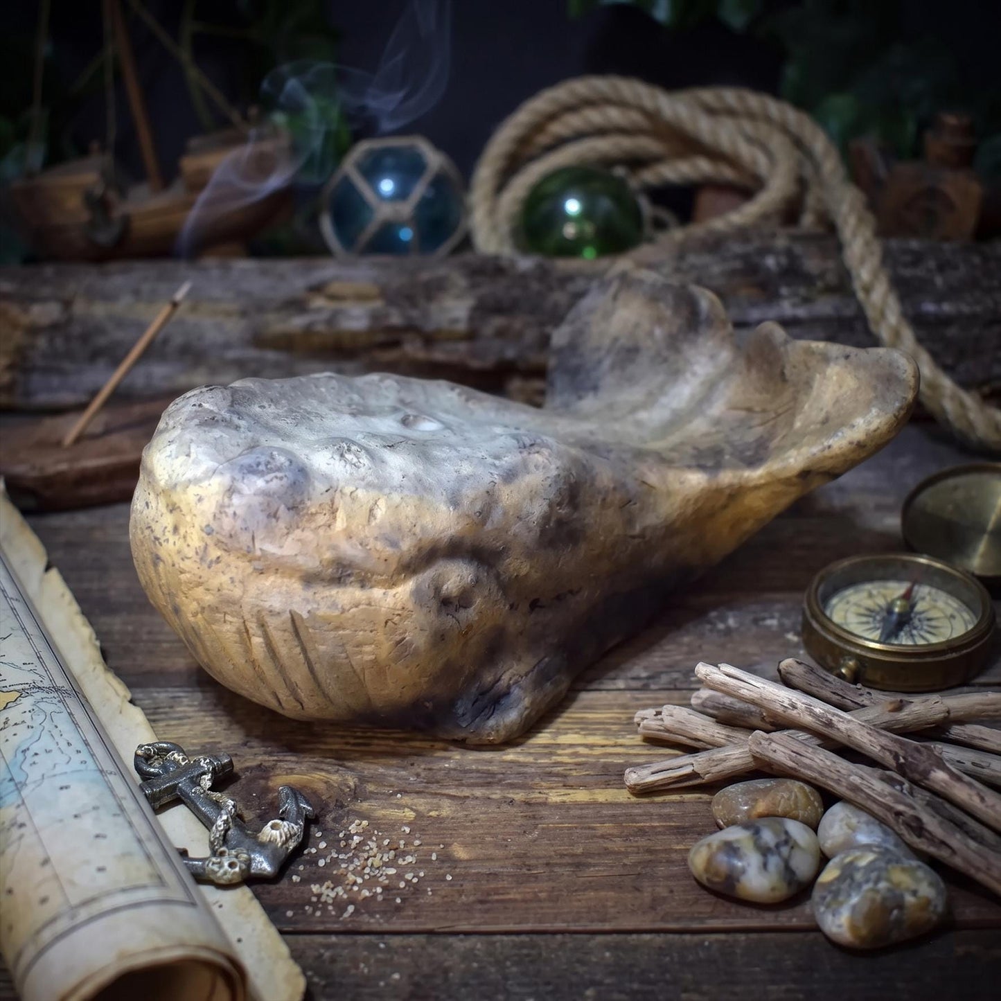 Wal Skulptur aus Rauchbrandton, Krafttier Figur handgefertigt, Archaischer Hüter der Tiefe, Spirituelle Meereskunst Unikat 735g