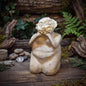 Weibliche Skulptur mit Baumpilz, Knieende Figur aus Ton & Naturfund, Archaische Frauenfigur, Spirituelle Kunst Unikat 18cm