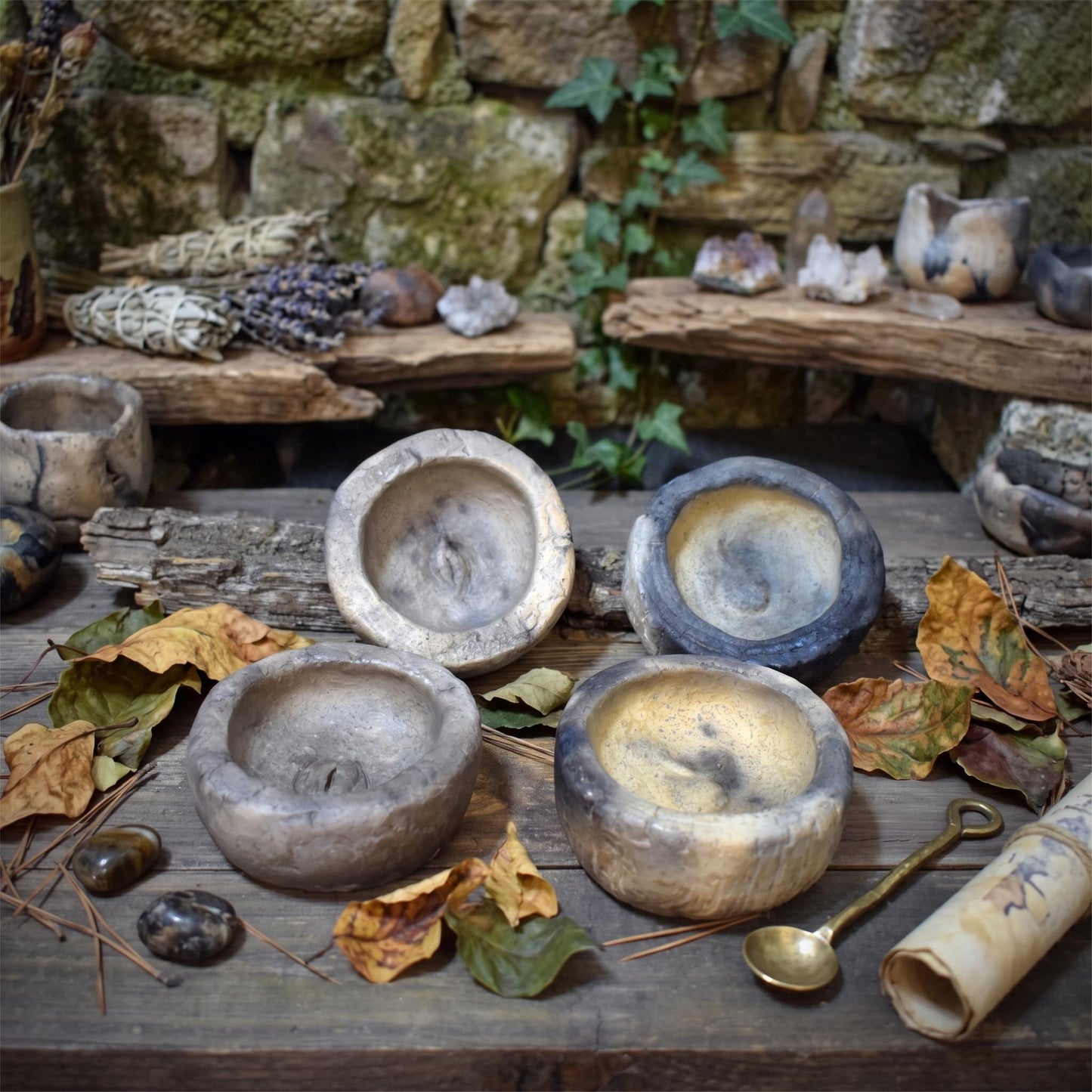 Räucherschale Keramik archaisch | Räuchergefäß mit weiblicher oder männlicher Symbolik | Altar Schale für Rituale Räucherwerk 10cm RÄG097