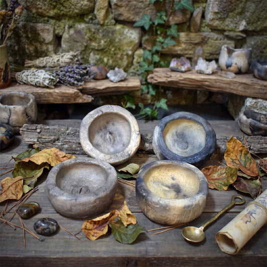 Räucherschale Keramik archaisch | Räuchergefäß mit weiblicher oder männlicher Symbolik | Altar Schale für Rituale Räucherwerk 10cm RÄG097