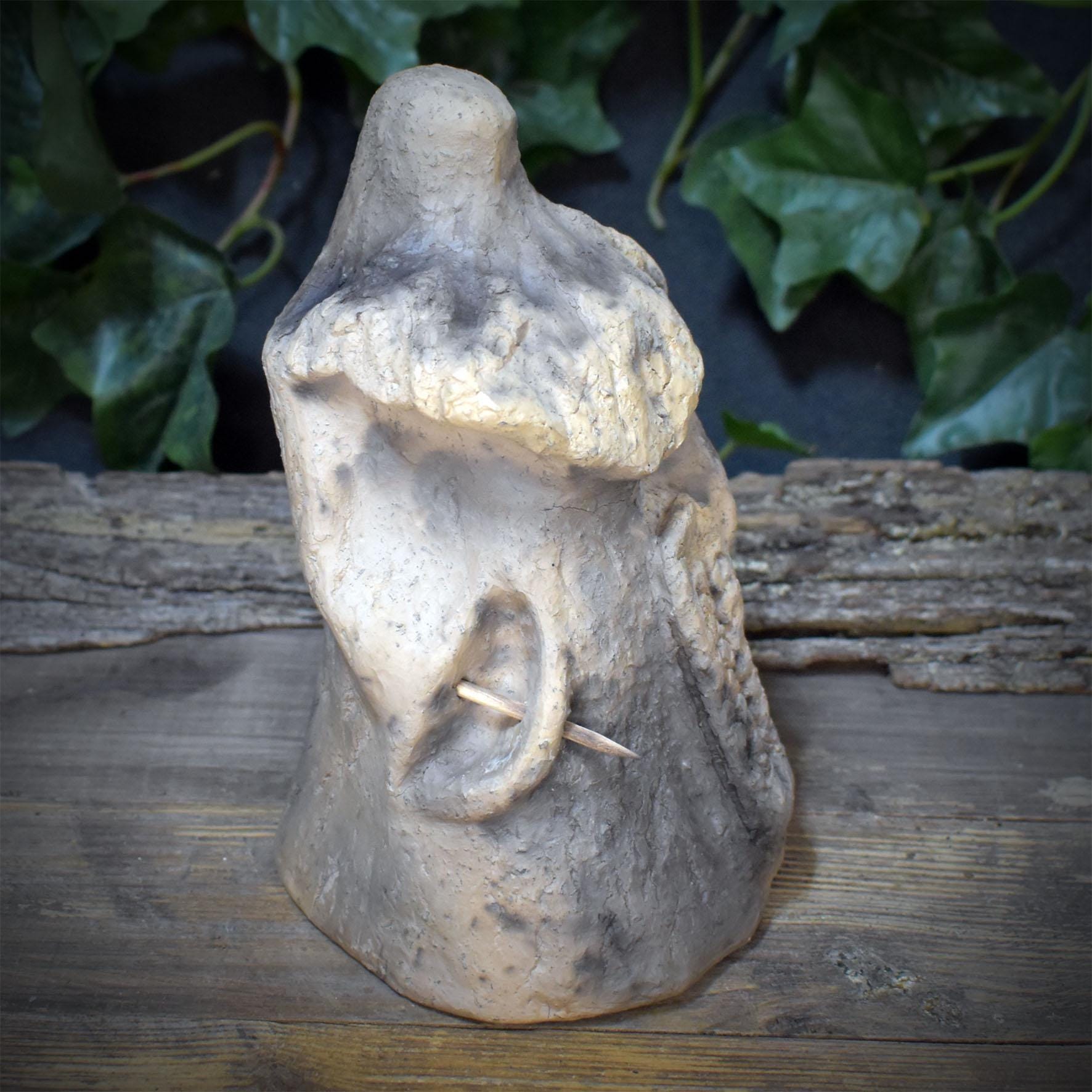 Skadi Skulptur Keramik | Nordische Wintergöttin mit Bogen & Schneeschuh | Spirituelle Altar Deko Wikinger Pagan Yule 18cm 1,5kg SKU316