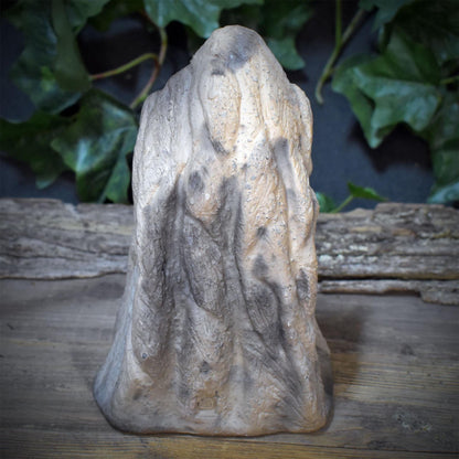 Morrigan Skulptur Keramik mit Rabenschädel | Keltische Rabengöttin Figur im Umhang | Spirituelle Altar Deko Ritual 18cm 1,7kg SKU317