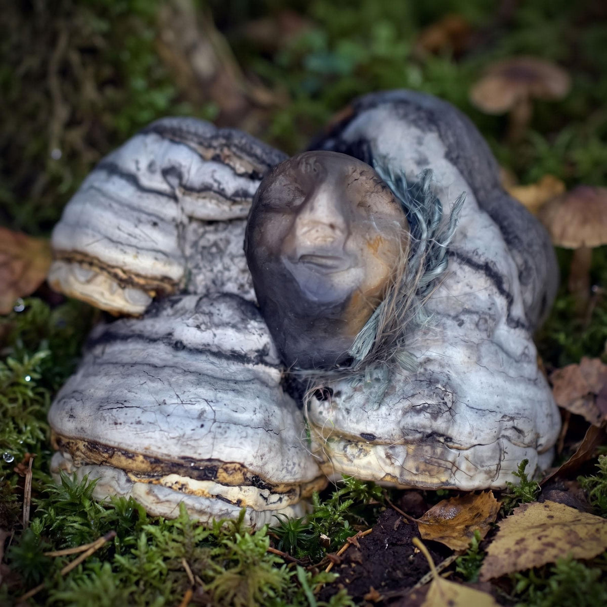 Wächter der Bäume Waldgeist Skulptur | Naturwesen aus Rauchbrand Ton & Baumpilz | Schamanische Altar Deko Erdung Unikat 100g SKU318