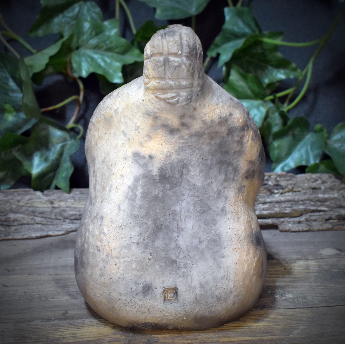 Erdmutter Skulptur Keramik, Göttin Gabenschale Limonit, Hexenschüssel Altar Figur, Rauchbrand 3,25kg, 22x14cm SKU313