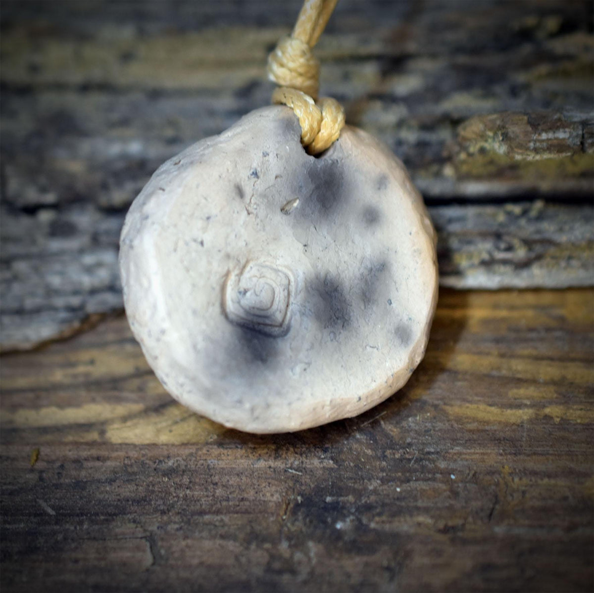 Seelilie Amulett Kette Keramik | Crinoid Fossil Schutzsymbol Anhänger Spirale | Schamanischer Schmuck Handgemacht Verstellbar 22g AMU099