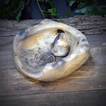 Schrein Altar Keramik mit Labyrinth | Archaische Opferschale & separate Hüterin | Spirituelle Deko Naturreligion Ritual 14cm 1,2kg SCH033