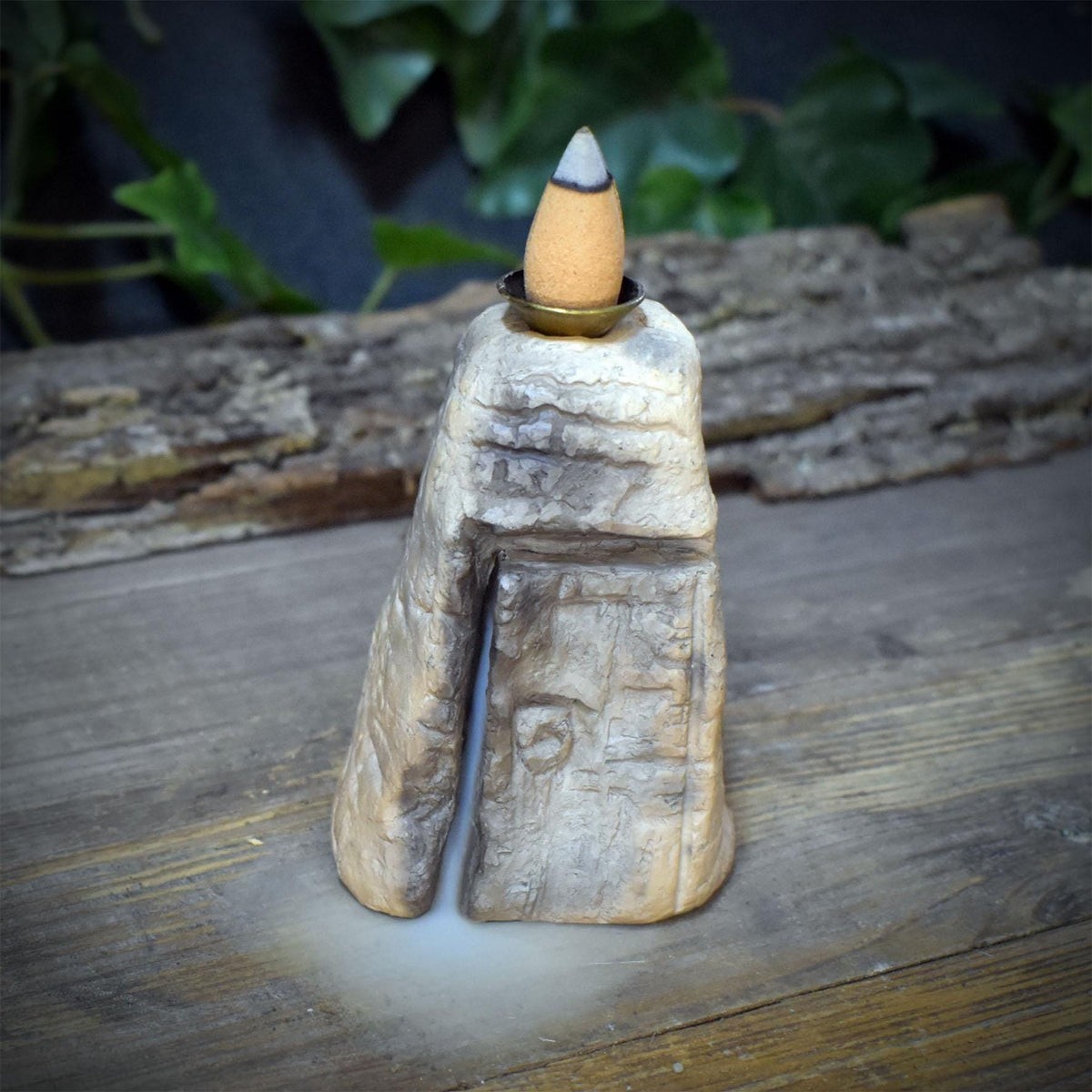 Rückfluss Räucherkegelhalter Turm Keramik | Schwellentür Rauchwasserfall Portal | Spirituelle Altar Deko Ritual Handgemacht 9cm 270g RÄH083