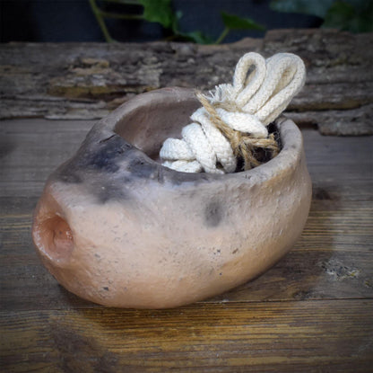 Rustikale handgefertigte Öllampe mit Docht, aus Ton, Antikes Design, Ritual Licht für Altar & Meditation, Naturverbundene Keramik AÖL001