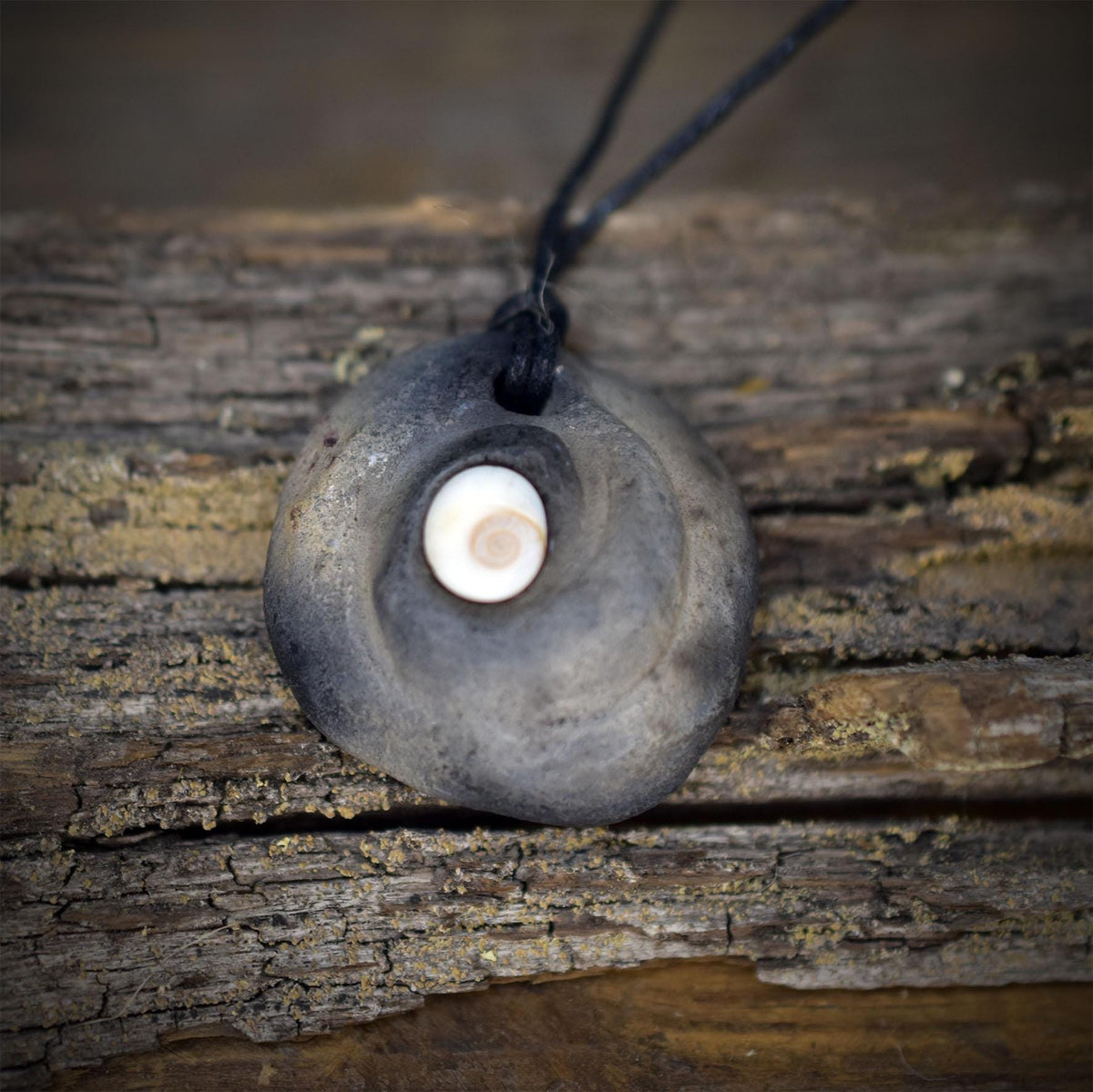 Shiva Auge Amulett Kette Keramik | Schutzsymbol Anhänger Spirale Turbanschnecke | Schamanischer Schmuck Natur Handgemacht 3cm AMU095
