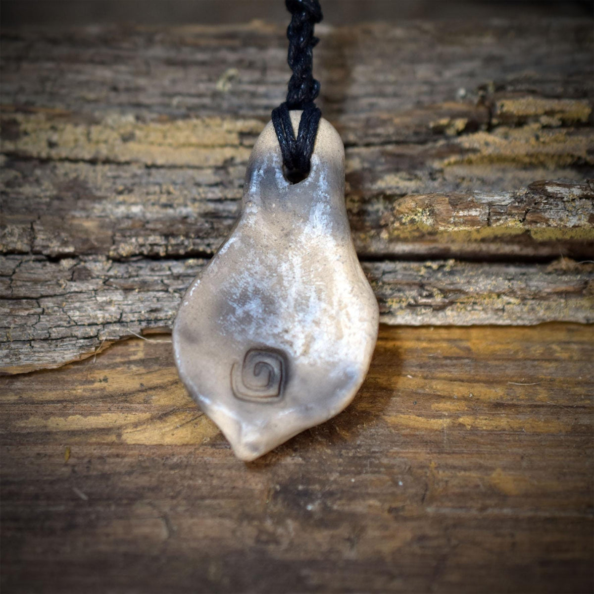 Ammonit Amulett Kette Keramik | Fossil Schutzsymbol Anhänger Spirale Urzeit | Schamanischer Schmuck Handgemacht Verstellbar 18g AMU096