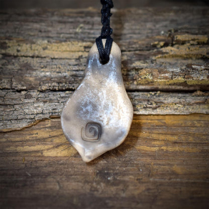 Ammonit Amulett Kette Keramik | Fossil Schutzsymbol Anhänger Spirale Urzeit | Schamanischer Schmuck Handgemacht Verstellbar 18g AMU096