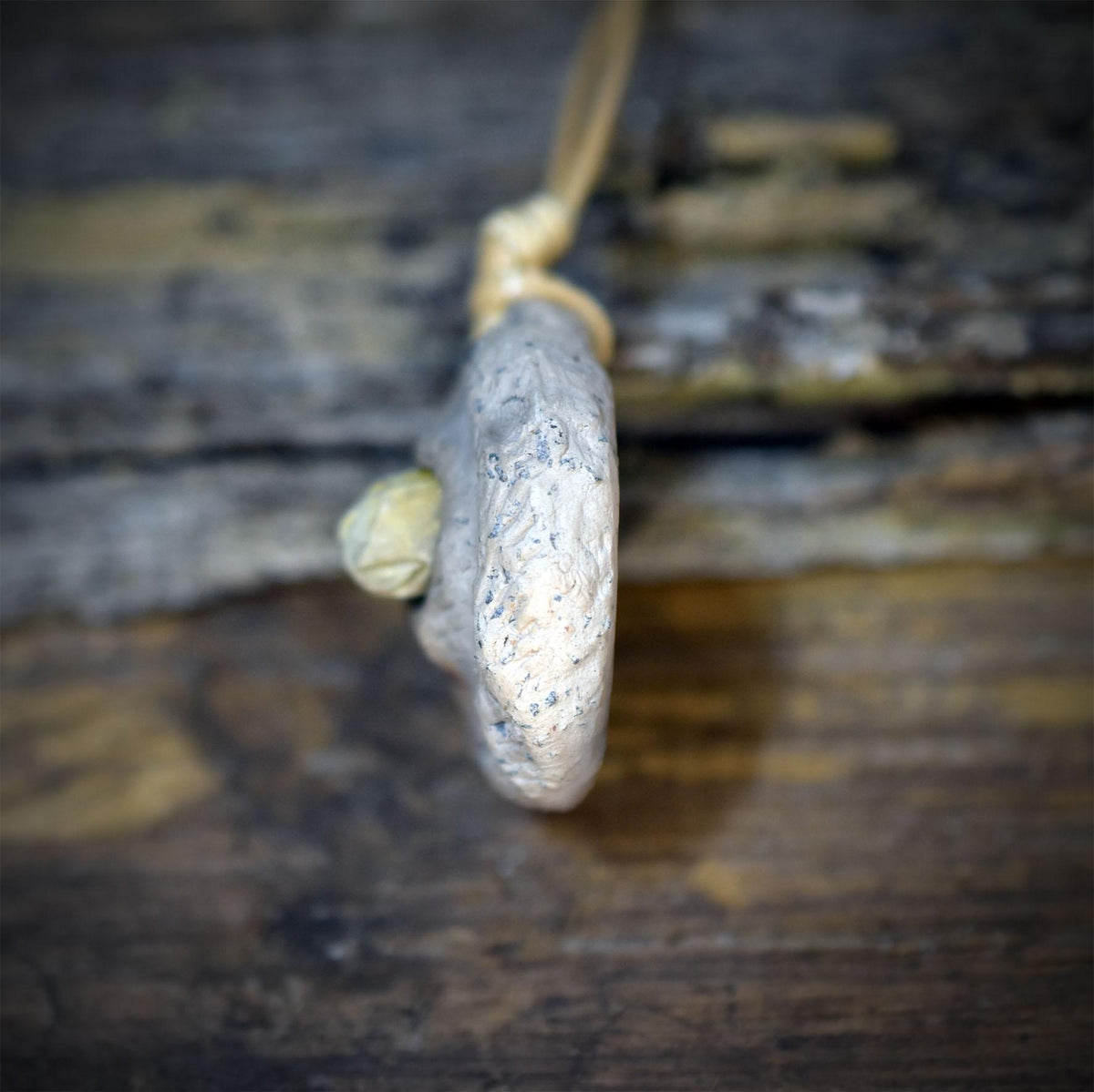 Seelilie Amulett Kette Keramik | Crinoid Fossil Schutzsymbol Anhänger Spirale | Schamanischer Schmuck Handgemacht Verstellbar 22g AMU099