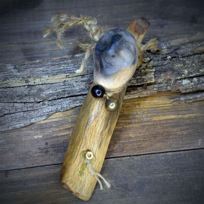 Ritualstab Weise Alte Holz & Ton | Schamanischer Zeremonienstab Glöckchen Bodhiperle | Spirituelle Altar Deko Natur Handgemacht 19cm RST049