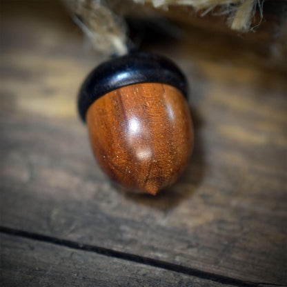Ritualstab Waldgeist Keramik Schamanischer Stab Holz Moos Pilze Altar Naturspiritualität Unikat RST050