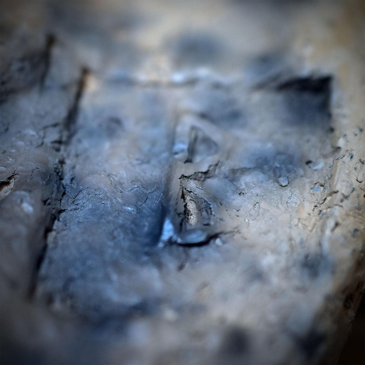 Wanddeko Krafttier Schlange Rune Berkana Keramik Wandbehang Ton Amulett Heilung Erneuerung Altar Deko Ritual Unikat HEX045