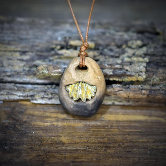Fossil Amulett Rhynchonella Kette Ton Anhänger Urzeit Talisman Schutzstein Keramik Schmuck Glücksbringer Altar Unikat AMU102