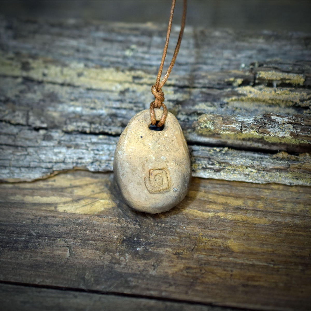 Fossil Amulett Rhynchonella Kette Ton Anhänger Urzeit Talisman Schutzstein Keramik Schmuck Glücksbringer Altar Unikat AMU102