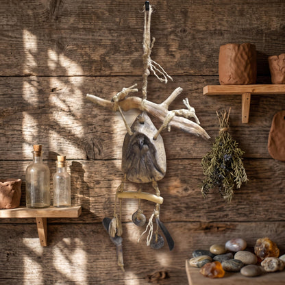 Wanddeko Morrigan, Altar Wandbehang Krähe Rabe, Schamanischer Wandschmuck Treibholz Keramik, Heidnisches Ritual Unikat Handarbeit HEX049
