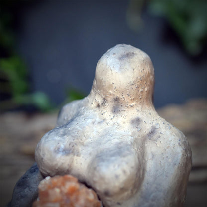 Urmutter Skulptur Goddess Keramik mit Aragonit Heilstein Erdung Altar Figur Ton Weibliche Urkraft SKU325