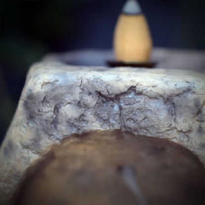 Backflow Räucherkegelhalter Ammonit Keramik Rauchwasserfall Räuchergefäß Grotte Altar Wanddeko RÄH86