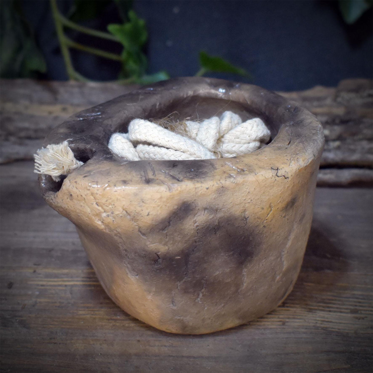 Rustikale handgefertigte Öllampe mit Docht, aus Ton, Antikes Design, Ritual Licht für Altar & Meditation, Naturverbundene Keramik AÖL001