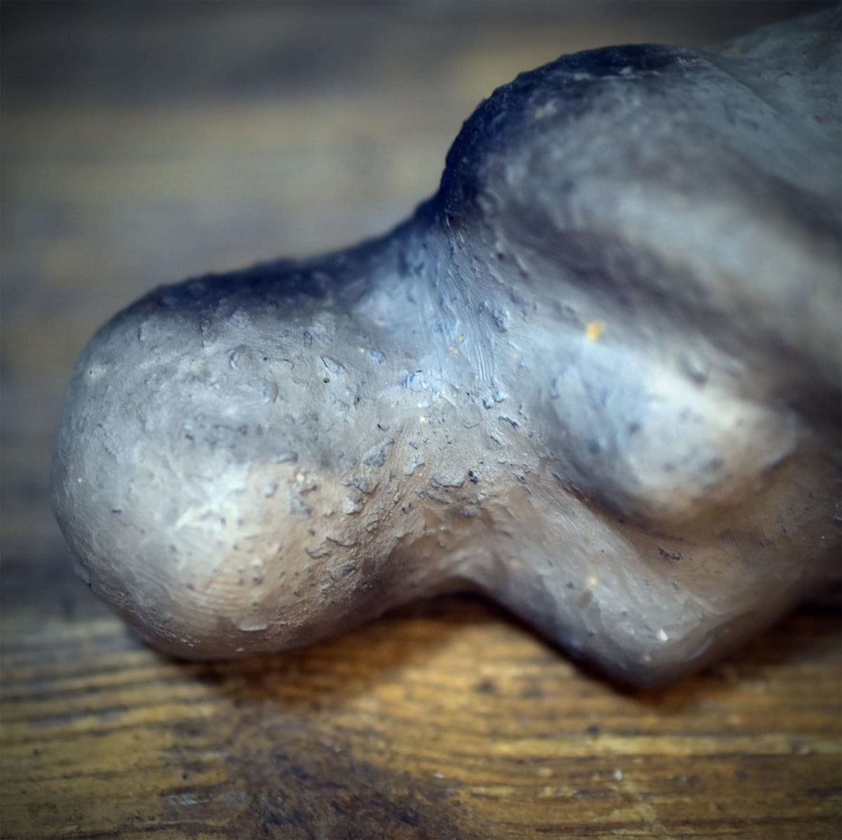 Liegende Urgöttin Skulptur Keramik Goddess Ton Figur mit Feder Altar Weibliche Urkraft Unikat SKU325