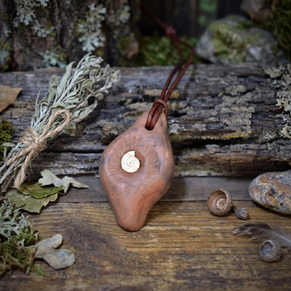 Fossil Amulett Keramik Kette Schnecke Talisman Glücksbringer Lederband Schamanischer Schmuck Schutzstein AMU105