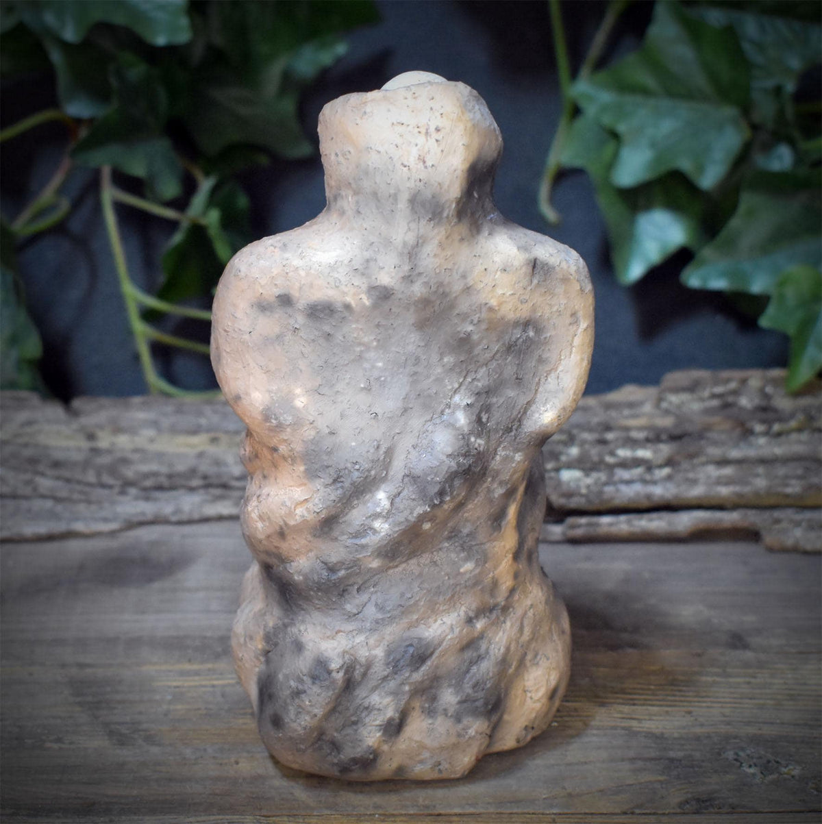 Archaische Skulptur Keramik Fossil Rauchbrand Figur Altar Naturspiritualität Kunst Unikat Erdkunst SKU328