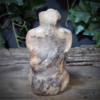 Archaische Skulptur Keramik Fossil Rauchbrand Figur Altar Naturspiritualität Kunst Unikat Erdkunst SKU328