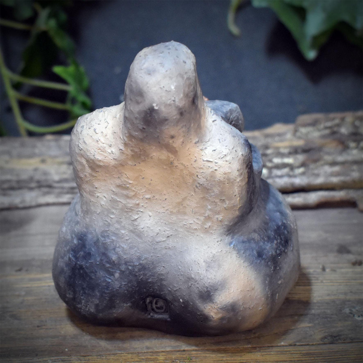 Urmutter Skulptur Goddess Keramik mit Aragonit Heilstein Erdung Altar Figur Ton Weibliche Urkraft SKU325