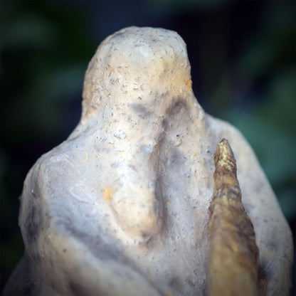 Baba Yaga Skulptur aus Keramik, archaische Hexe auf Mörser mit Stößel aus Holz, Altarfigur Unikat SKU330