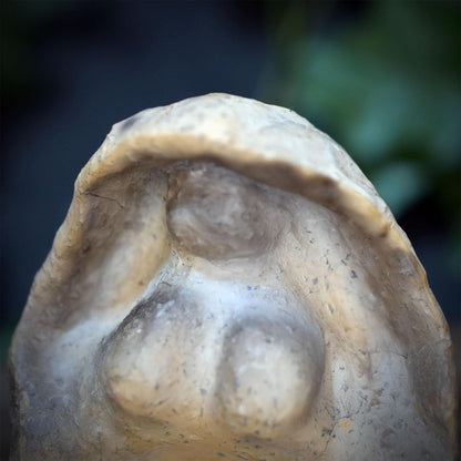 Cerridwen Skulptur Opferschale aus Keramik, keltische Göttin Kessel Figur für Altar und Rituale, Unikat SKU331