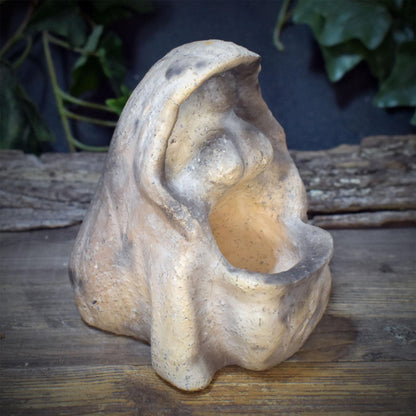 Cerridwen Skulptur Opferschale aus Keramik, keltische Göttin Kessel Figur für Altar und Rituale, Unikat SKU331