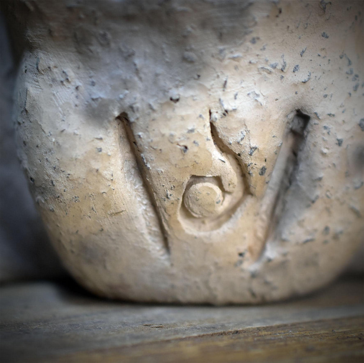 Cerridwen Skulptur Opferschale aus Keramik, keltische Göttin Kessel Figur für Altar und Rituale, Unikat SKU331